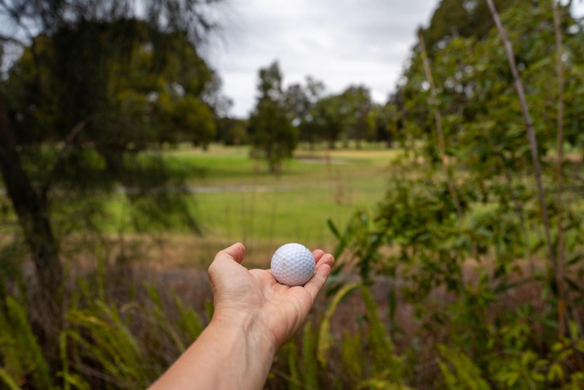 Golf Place Inn Wollongong Primbee Eksteriør bilde